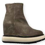 chiara luciani stivaletto scamosciato taupe con zeppa interna d520 Bartolini Calzature