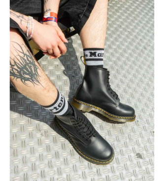 stivaletti-dr-martens-733fwy.jpg Dr Martens 1460 stivali in pelle nera liscia Esdemarca Store moda, calzature e accessori migliori marche di scarpe e scarpe firmate - immagine 1