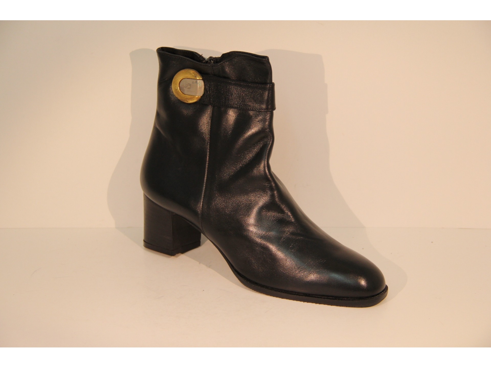 stivali-bata-564ijl.jpg STIVALETTO BATA - immagine 1