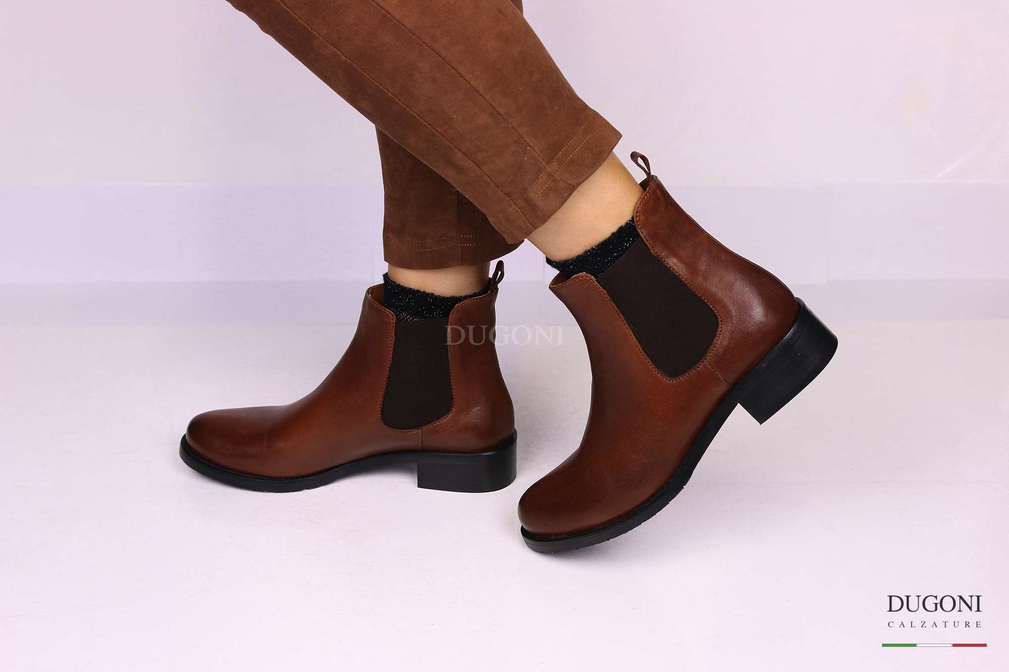 stivali-marroni-pelle-902iei.jpg Stivaletto in pelle marrone con sfumature D1214 - immagine 1