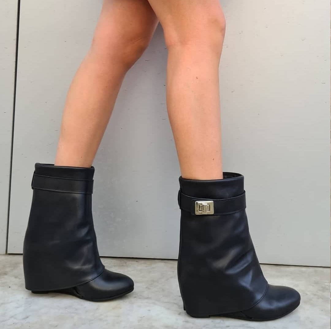 stivali-zeppa-263uuw.jpg STIVALI SOTTO POLPACCIO CON ZEPPA RICOPERTA PELLE NERO MARILU' – sara moda shoes - immagine 1